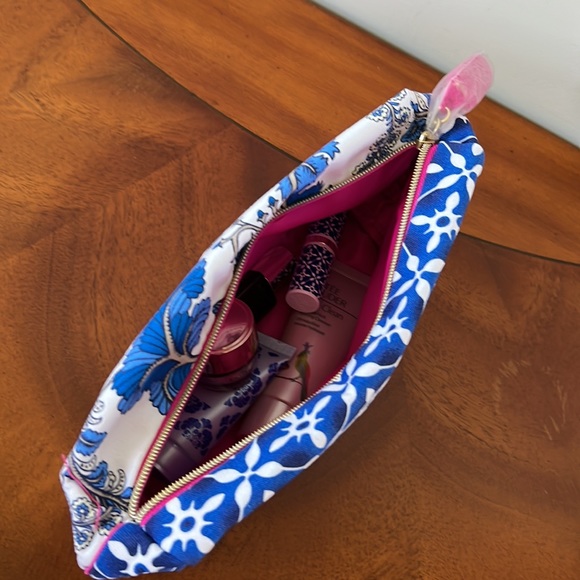 Estée Lauder skin care set, travel size comes with pouch, NWT - Picture 10 of 10